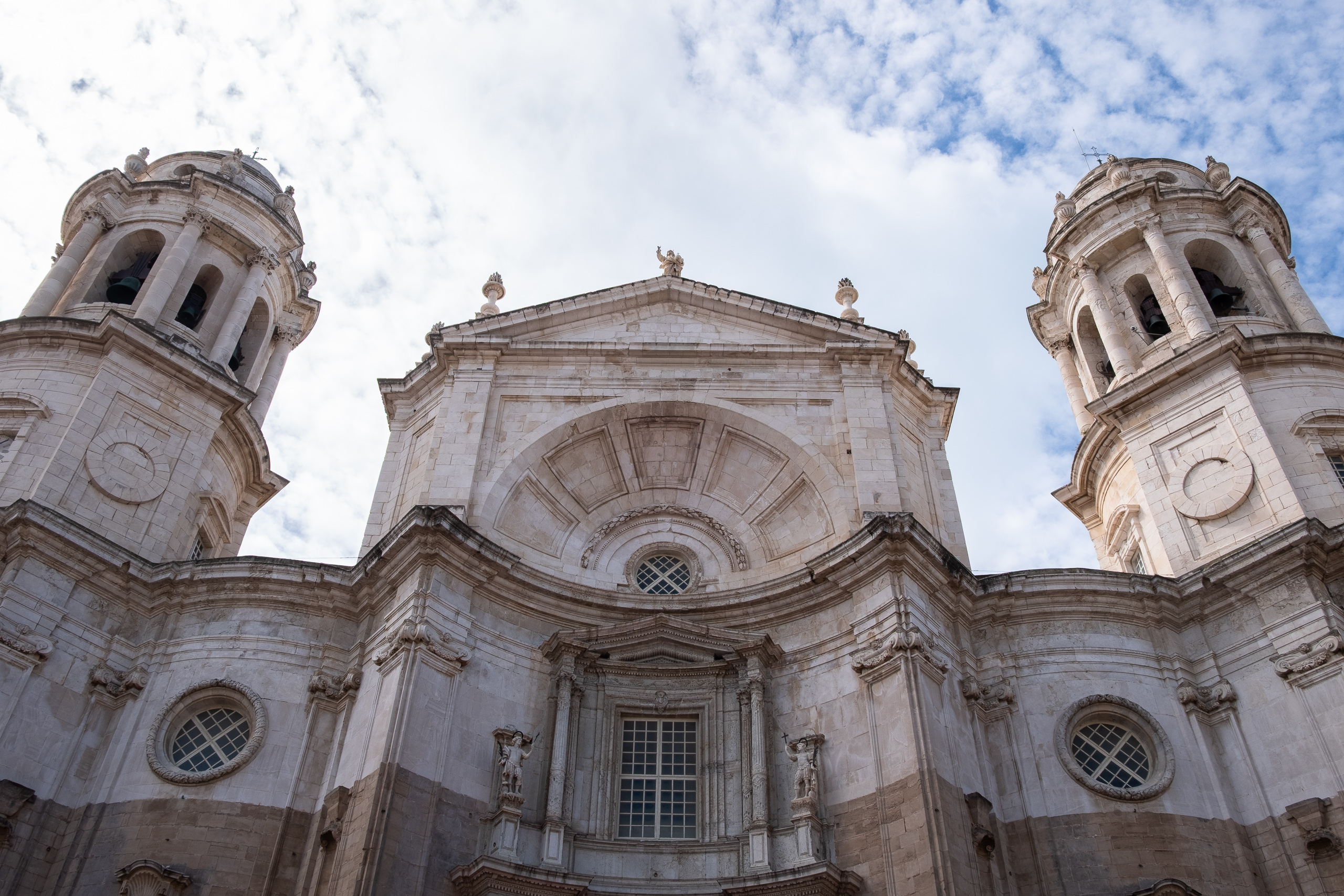 Die Kathedrale von Cádiz – Blick zur Fassade